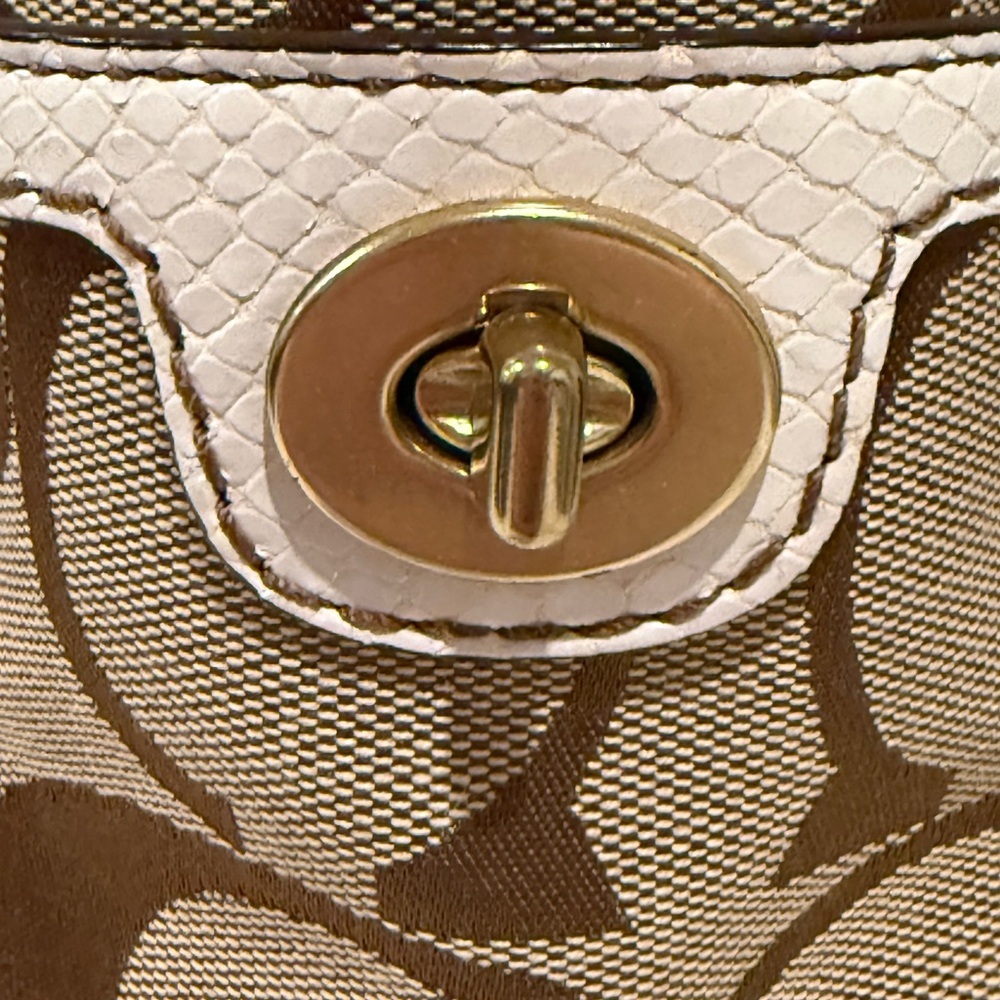 Coach Jacquard Tote Khaki White Python Trim Nearly Perfect Condition! - Picture 8 of 16